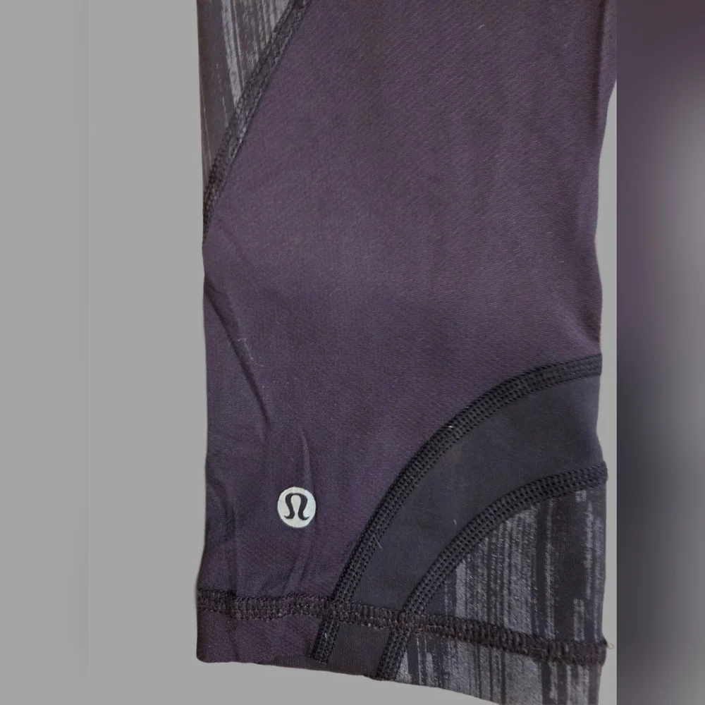 Lululemon Chic Black and Gray Patterned Leggings